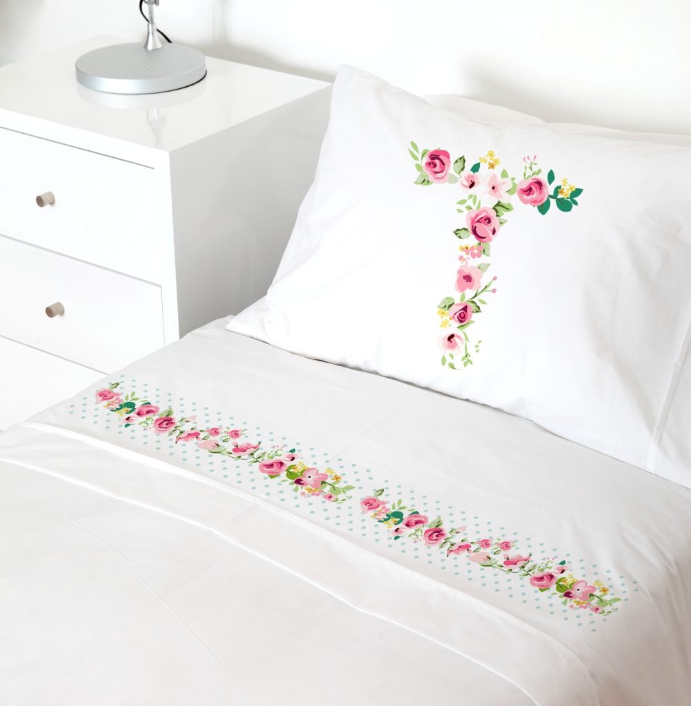 SET SÁBANAS TUYO PRINT LETRAS VINTAGE T 1.5 PLAZAS 200 HILOS ALGODÓN BLANCO ESTAMPADO - 1