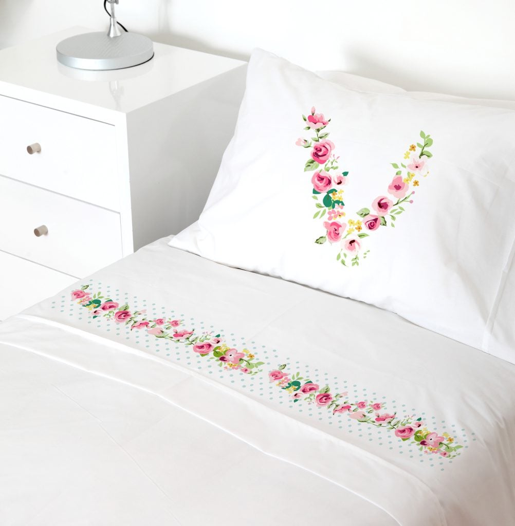 SET SÁBANAS TUYO PRINT LETRAS VINTAGE V 1.5 PLAZAS 200 HILOS ALGODÓN BLANCO ESTAMPADO - 1
