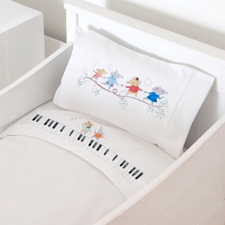 SET SÁBANAS TUYO PRINT MÚSICOS ALGODÓN BLANCO PACK & PLAY - 1