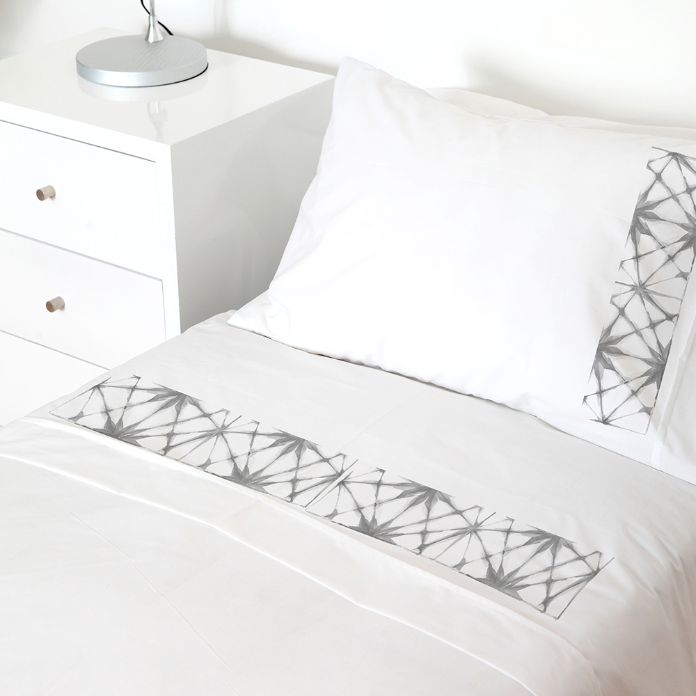 SET SÁBANAS TUYO PRINT SHIBORI 1.5 PLAZAS 200 HILOS ALGODÓN BLANCO ESTAMPADO - 1