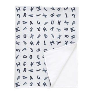 MANTA TUYO PRINT LETRAS AZULES POLAR BLANCO - 1