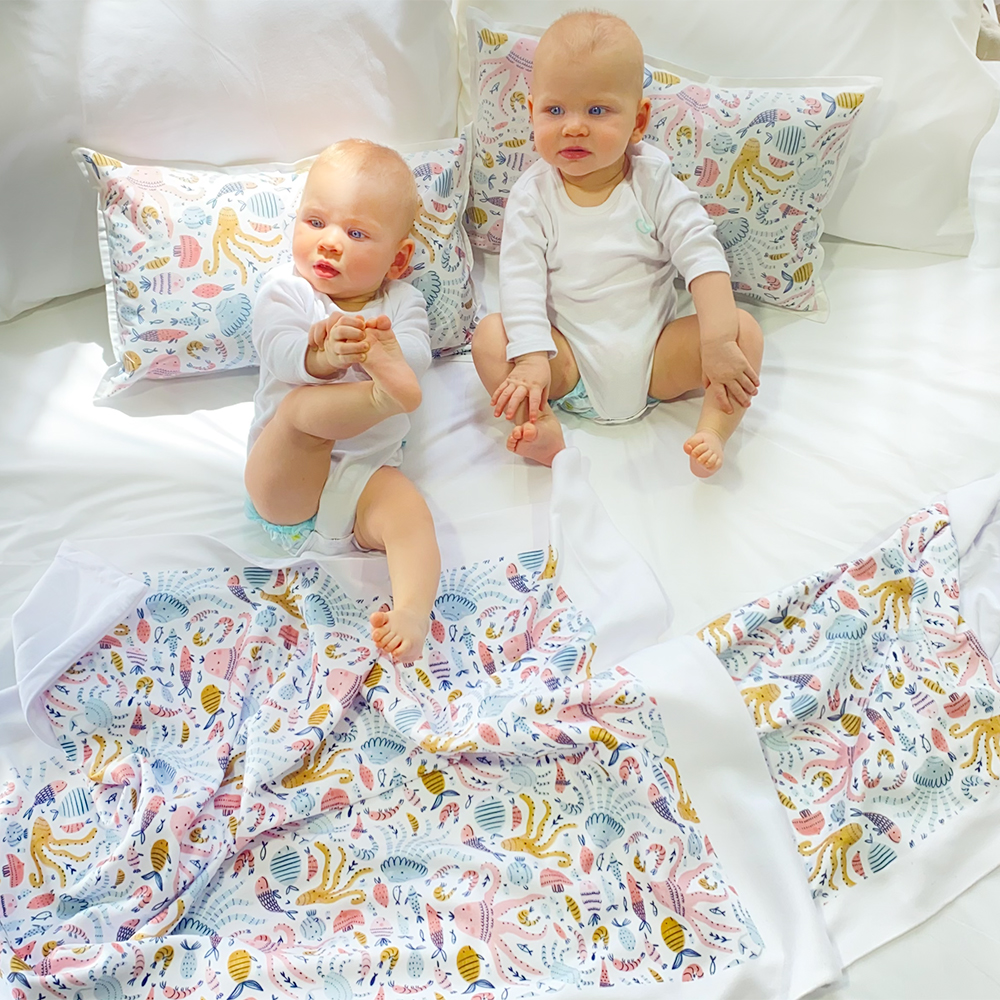 SET TUYO PRINT MANTA + ALMOHADA FONDO MAR BLANCO - 2