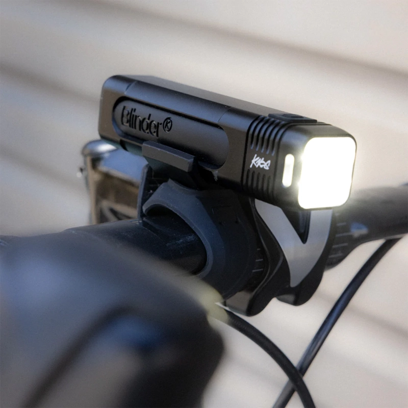 SET DE LUCES KNOG BLINDER PRO 1000LM + BLINDER SQUARE 100LM - 6