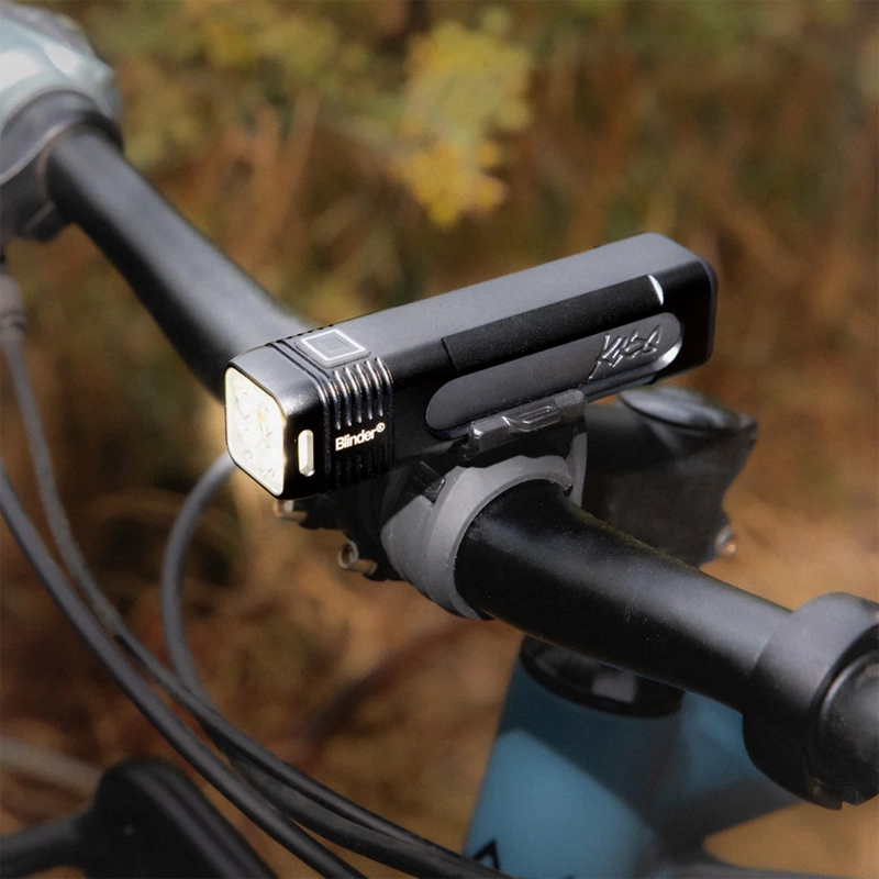 SET DE LUCES KNOG BLINDER PRO 700 LM + PLUS TRASERA 20 LM - 5