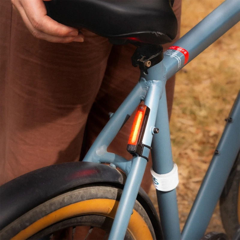 SET DE LUCES KNOG BLINDER PRO 700 LM + PLUS TRASERA 20 LM - 6