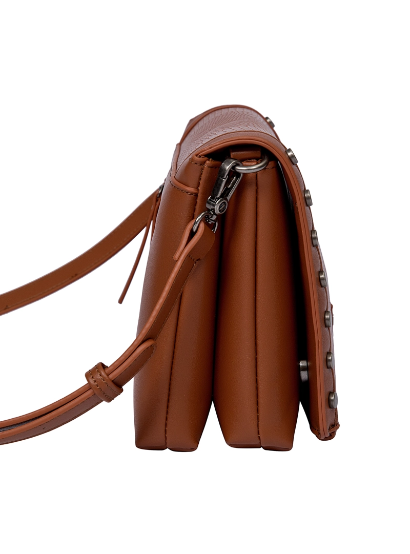 CARTERA BANDOLERA DETALLE TACHAS ZAPPA - ZAM087X | MARRON CLARO - 5