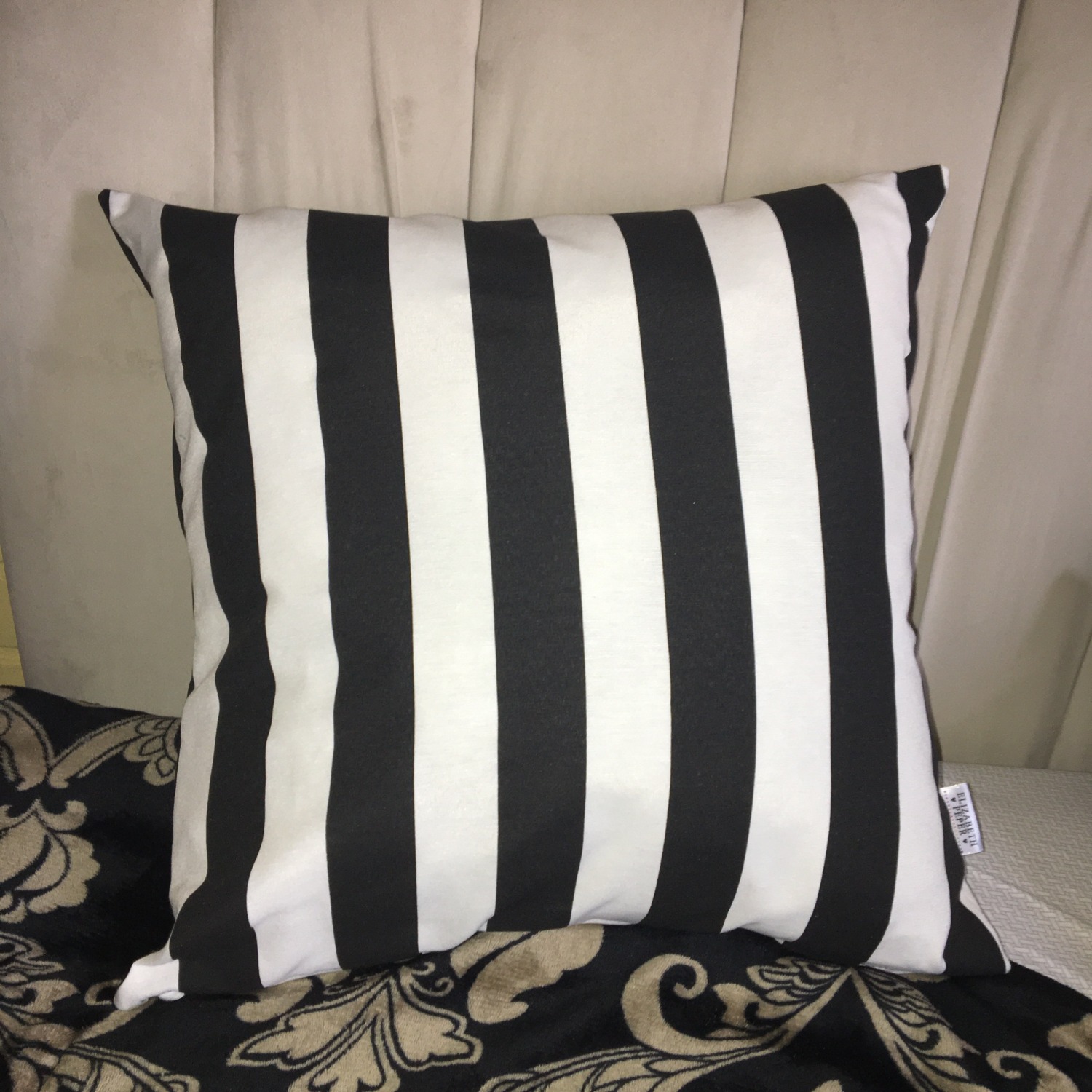 FUNDA ELIZABETH PEPER COJIN DECORATIVO DISEÑO RAYAS 60 X 60 CM NEGRO BLANCO - 2