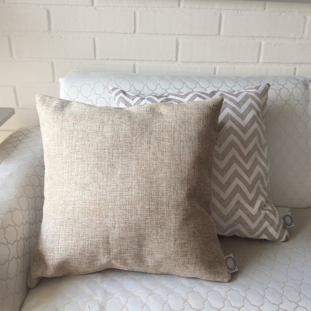 COJÍN ELIZABETH PEPER DECORATIVO DISEÑO ZIGZAG RELLENO 60 X 60 CM BEIGE CREMA BLANCO - 2