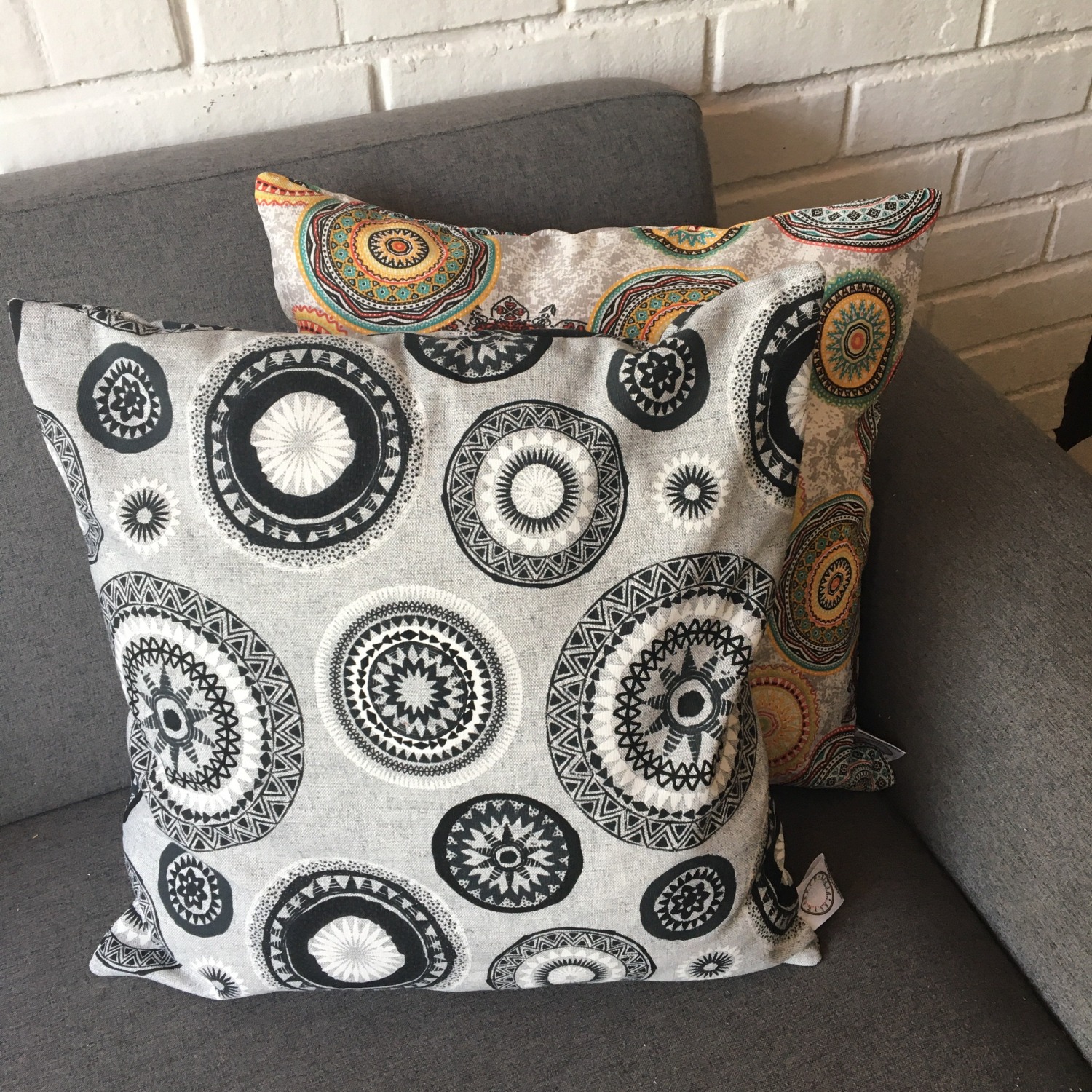 COJÍN ELIZABETH PEPER DECORATIVO DISEÑO MANDALAS RELLENO 60 X 60 CM NEGRO BLANCO - 2