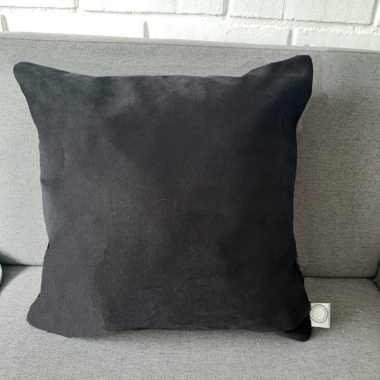 COJÍN ELIZABETH PEPER DECORATIVO DISEÑO SUAVE RELLENO 60 X 60 CM NEGRO - 2