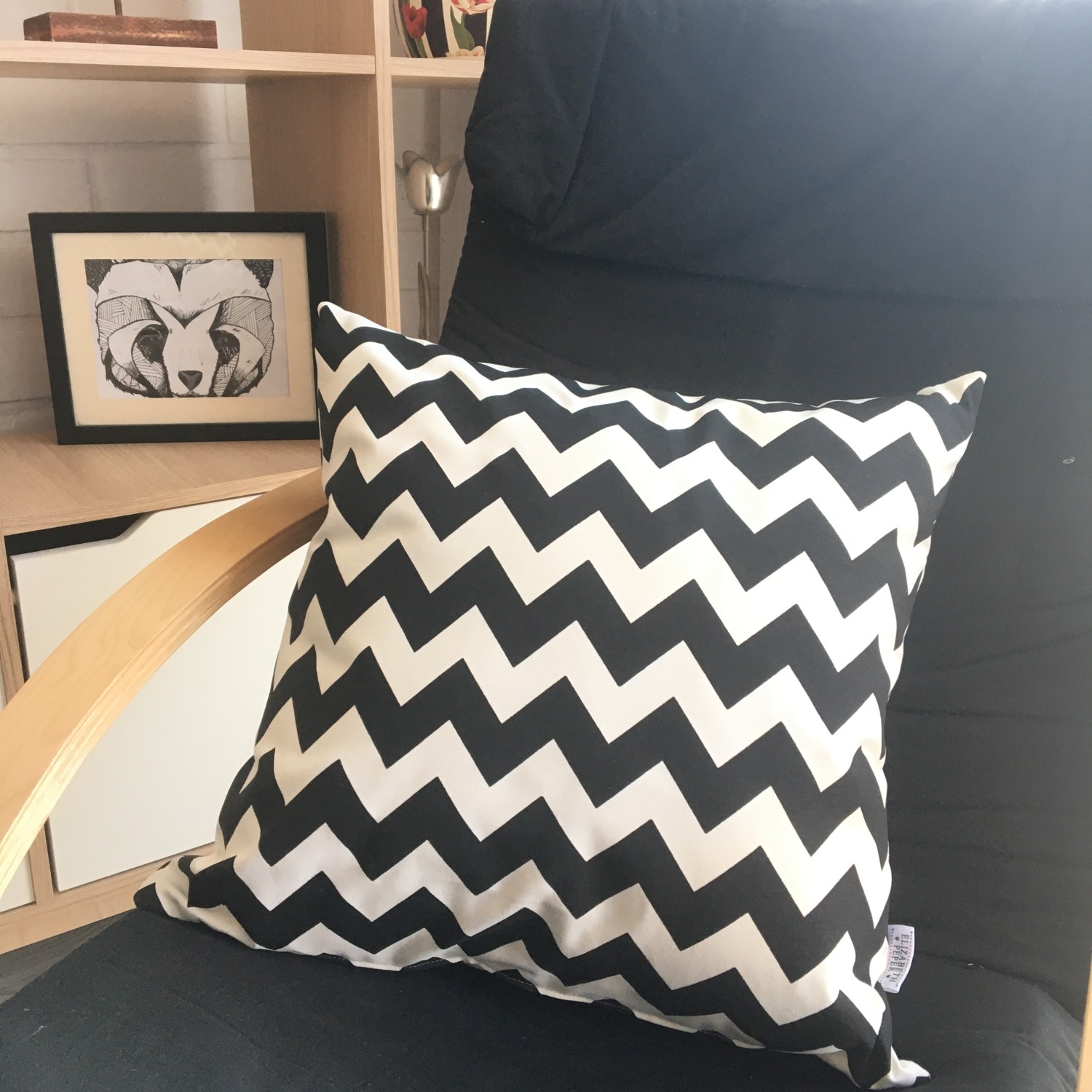COJÍN ELIZABETH PEPER DECORATIVO DISEÑO ZIGZAG RELLENO 50 X 50 CM NEGRO BLANCO - 2