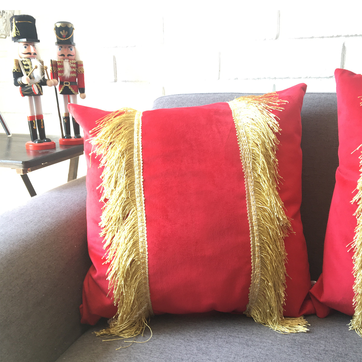 FUNDA ELIZABETH PEPER COJIN DECORATIVO DISEÑO FESTIVO DORADO 45 X 45 CM ROJO - 2