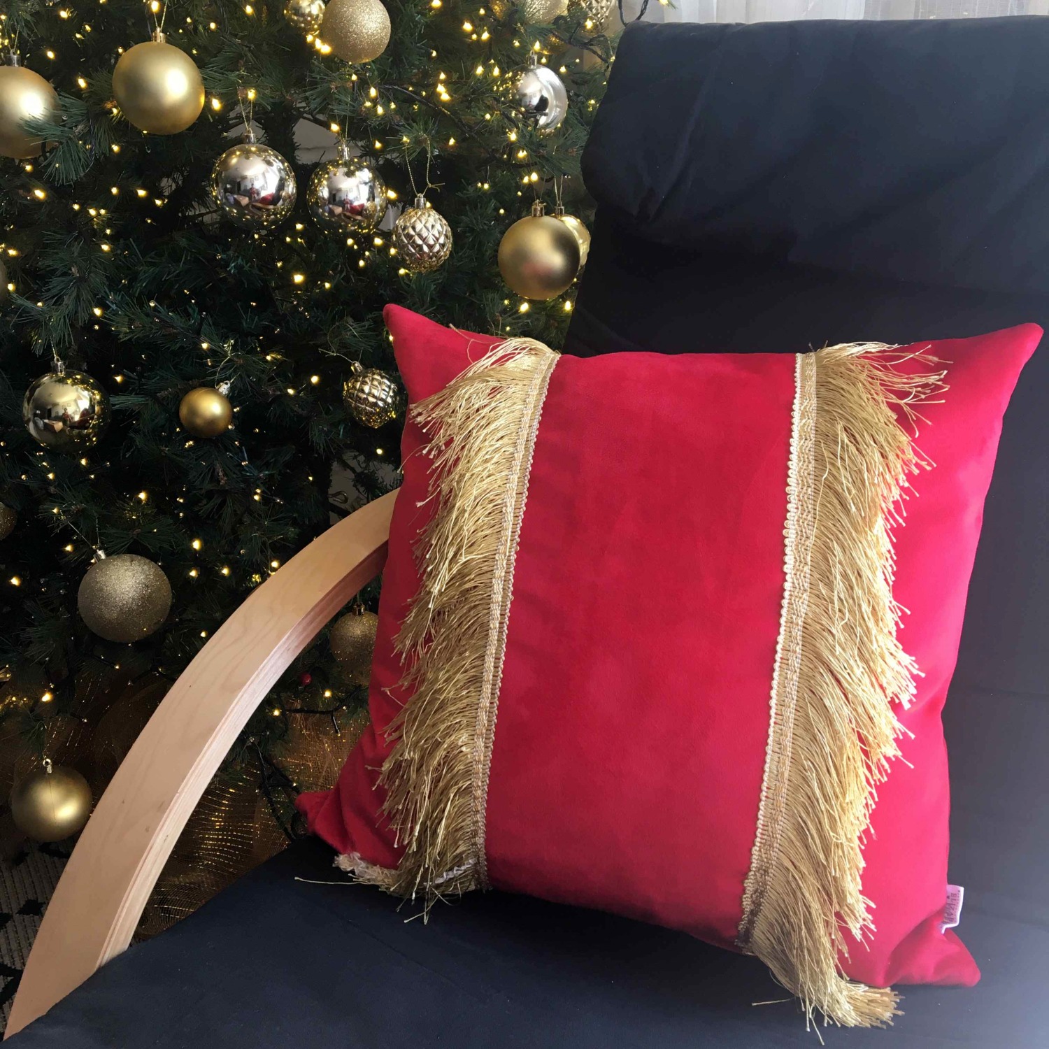 COJÍN ELIZABETH PEPER DECORATIVO DISEÑO FESTIVO DORADO RELLENO 60 X 60 CM ROJO - 3