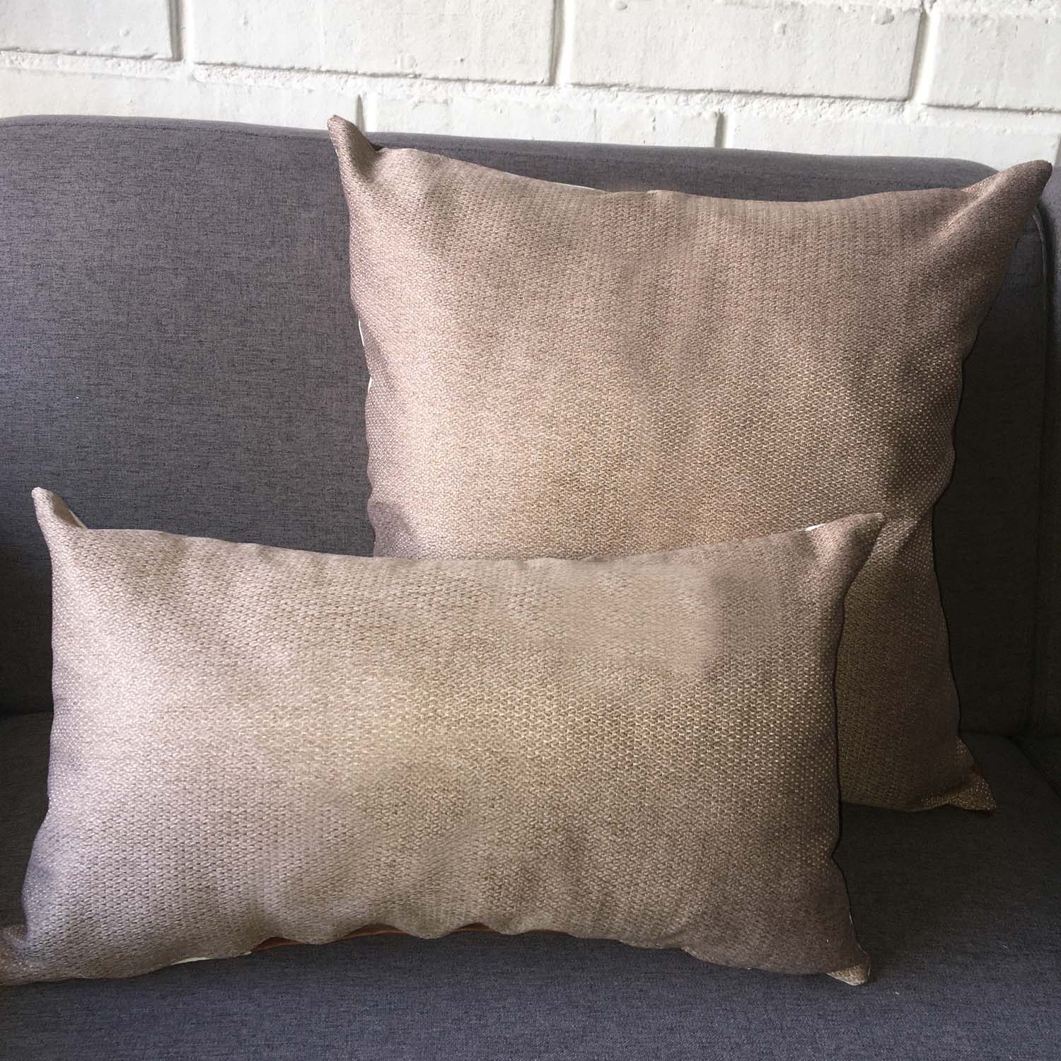 COJÍN ELIZABETH PEPER DECORATIVO DISEÑO LINO OSCURO RELLENO 45 X 45 CM BEIGE - 3