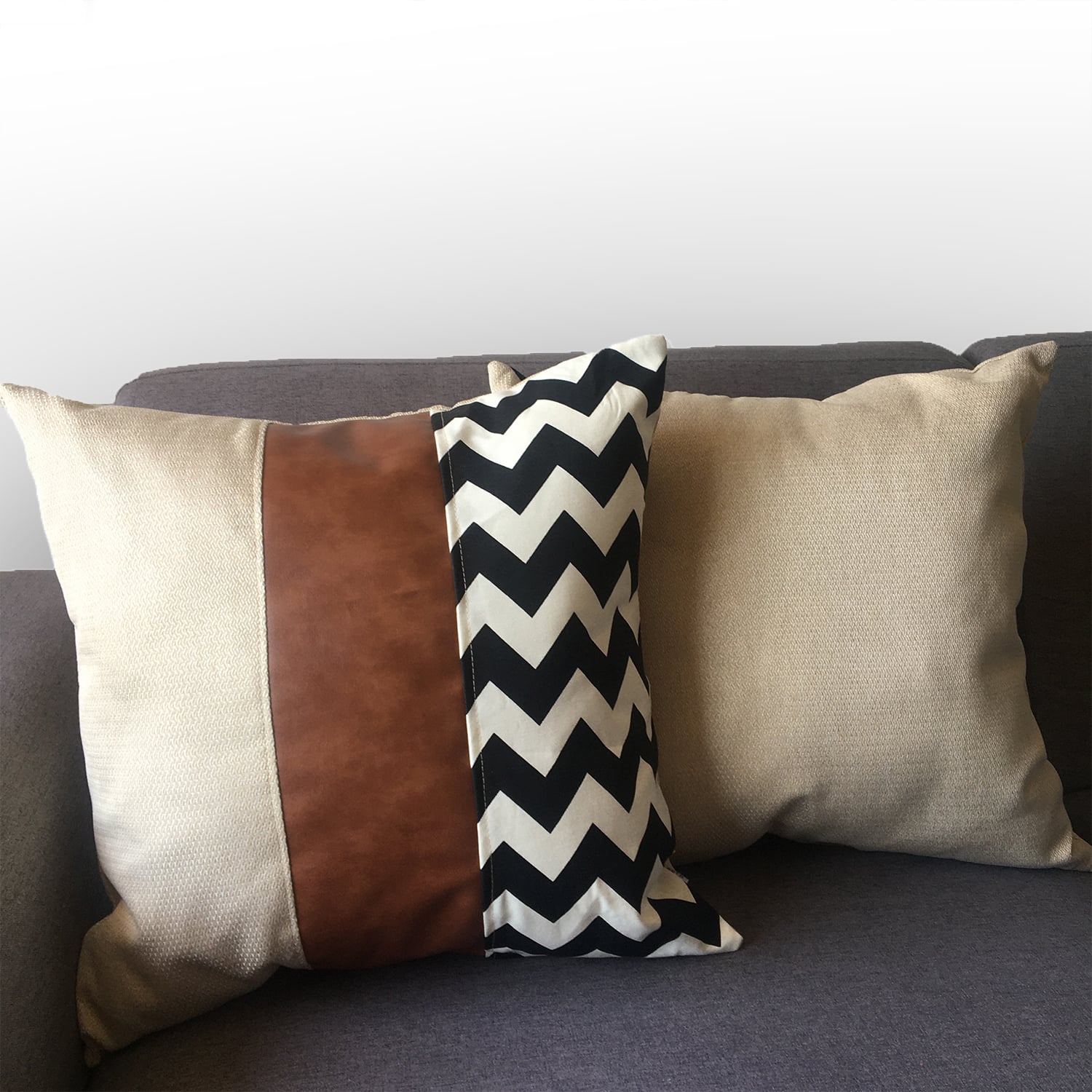 COJÍN ELIZABETH PEPER DECORATIVO ECOCUERO ZIGZAG RELLENO 60 X 60 CM BLANCO NEGRO - 3