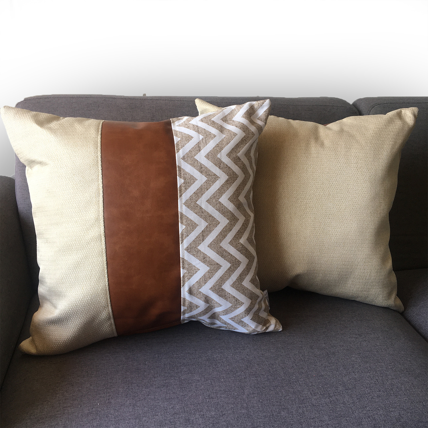 COJÍN ELIZABETH PEPER DECORATIVO ECOCUERO ZIGZAG RELLENO 60 X 60 CM CREMA BLANCO - 2