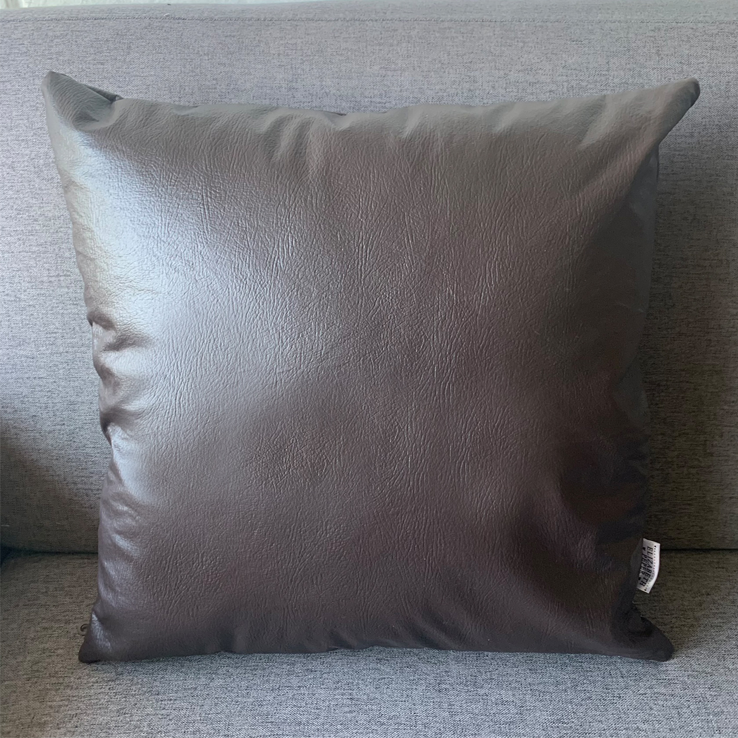 FUNDA COJÍN ELIZABETH PEPER DECORATIVO ECOCUERO OSCURO 50 X 50 CM CAFÉ - 3