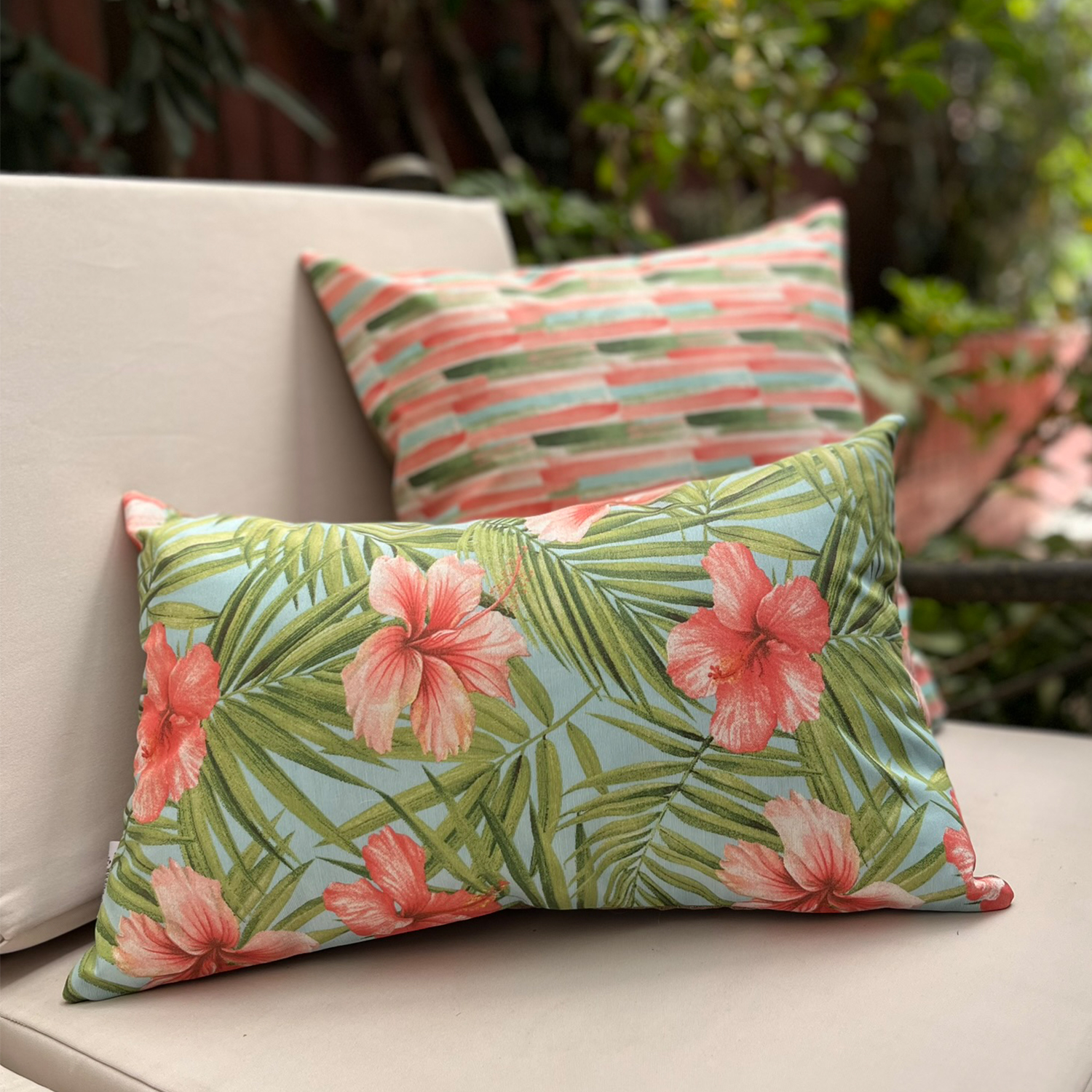 COJÍN DECORATIVO DISEÑO HIBISCO ROSA VERDE 80X40 RELLENO - 3