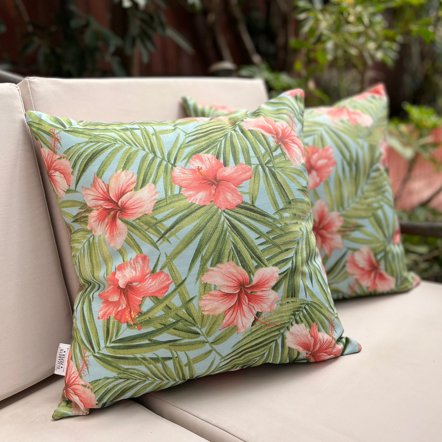 COJÍN DECORATIVO DISEÑO HIBISCO ROSA VERDE 45X45 RELLENO - 4