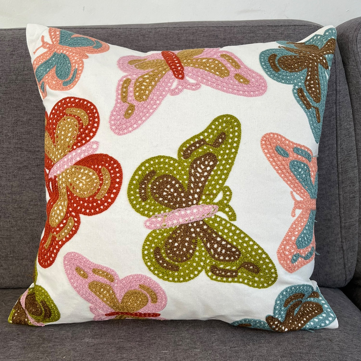 COJIN DECORATIVO DISEÑO MARIPOSAS 45X45 RELLENO - 3