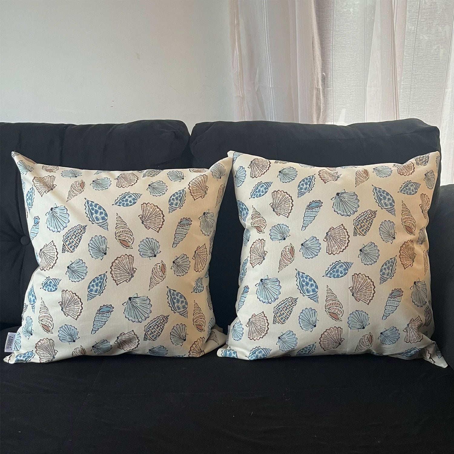 COJIN DECORATIVO DISEÑO CARACOLES AZUL 60X60 RELLENO - 3