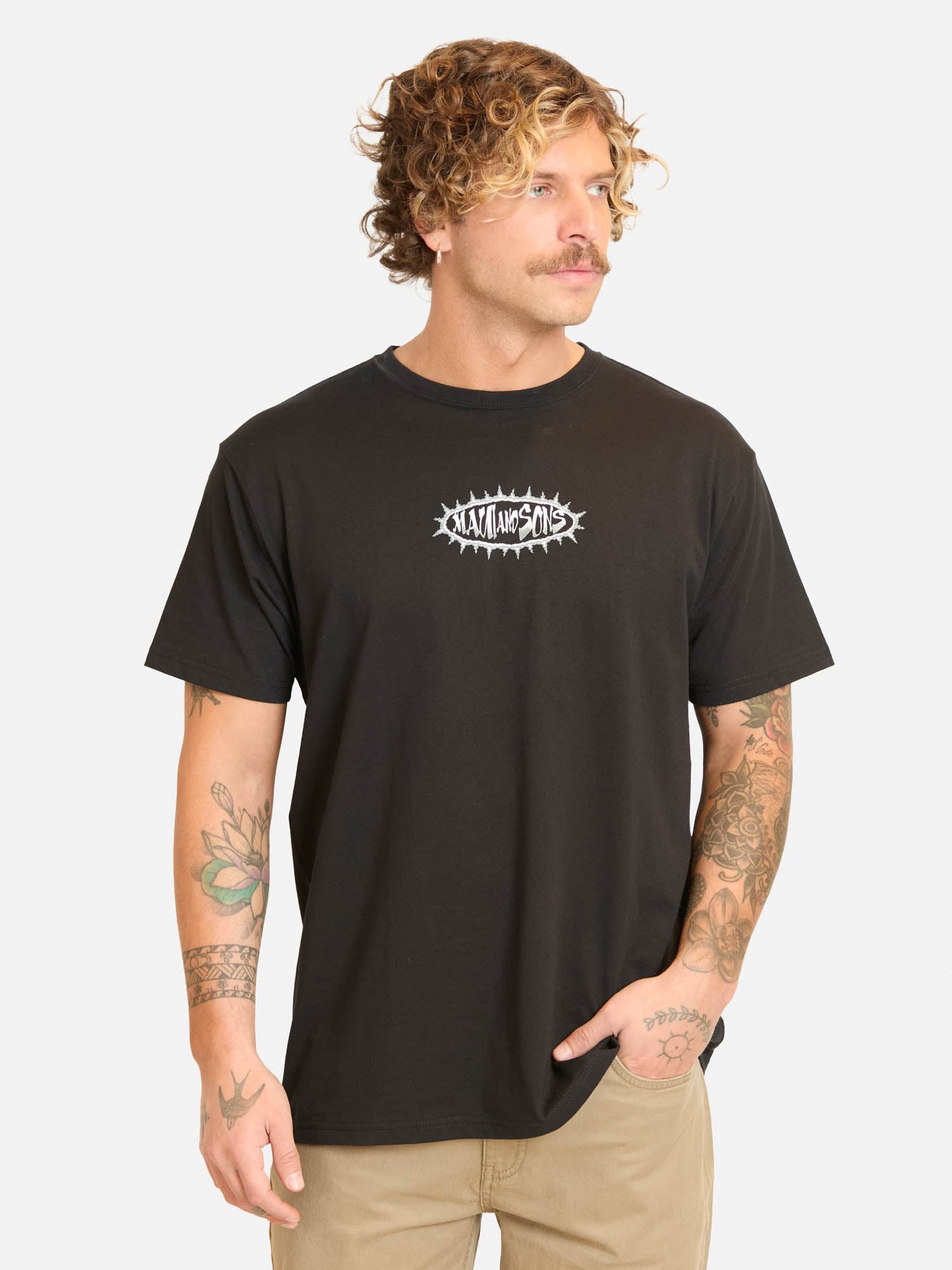POLERA MC BOKOV EN COLOR NEGRO HOMBRE MAUI AND SONS - 1