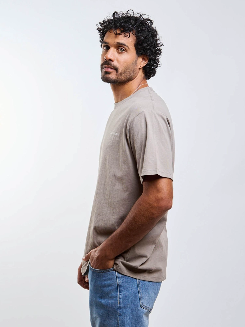 POLERA MC SECRET PLACE BEIGE HOMBRE MAUI AND SONS - 3