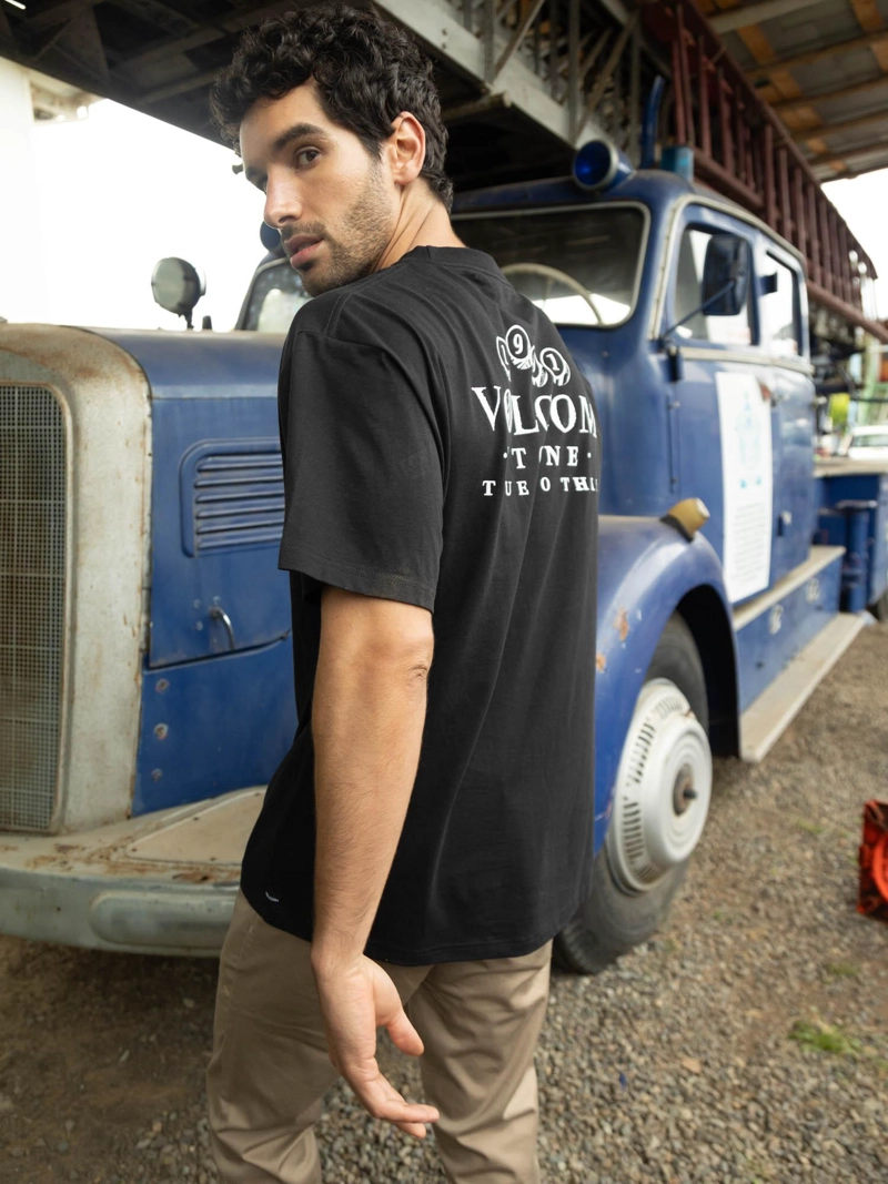 POLERA MC VEEVO NEGRO HOMBRE VOLCOM - 4