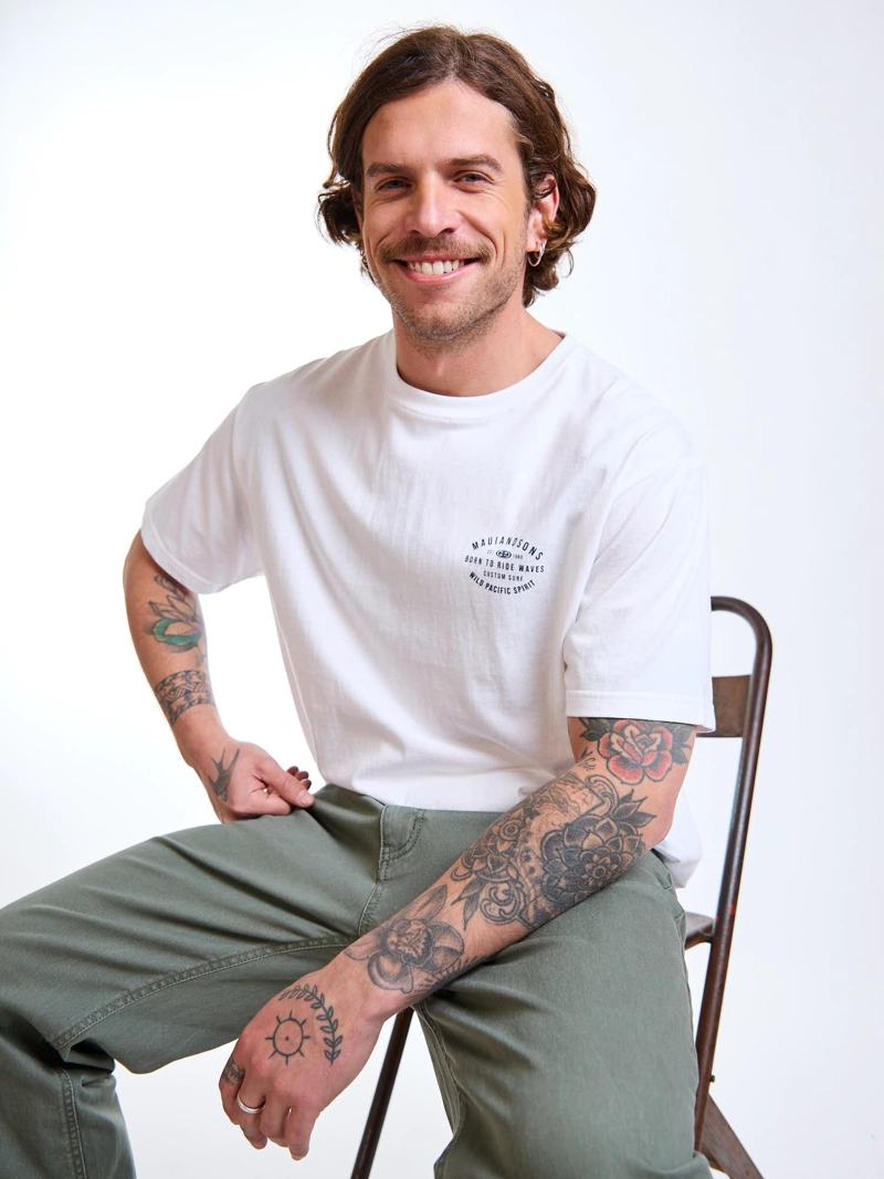 POLERA MC BADGE BLANCO HOMBRE MAUI AND SONS - 8