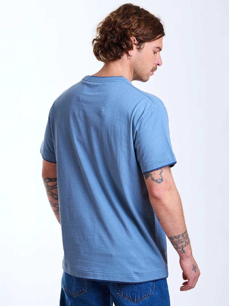 POLERA MC SEASIDE CELESTE HOMBRE MAUI AND SONS - 2