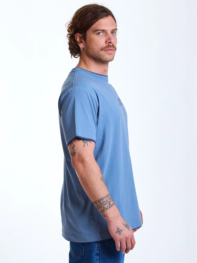 POLERA MC SEASIDE CELESTE HOMBRE MAUI AND SONS - 3