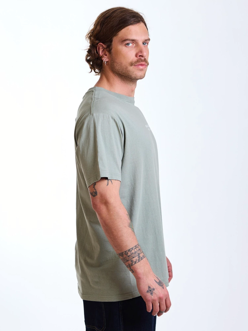 POLERA MC NOMAND VERDE HOMBRE MAUI AND SONS - 3