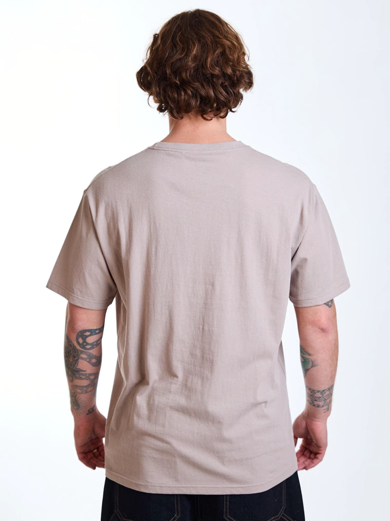 POLERA MC ESSENTIAL BEIGE HOMBRE MAUI AND SONS - 2