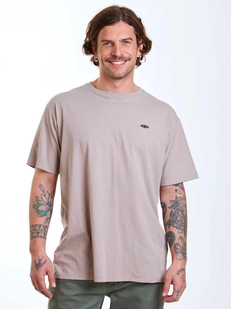 POLERA MC VENICE BEIGE HOMBRE MAUI AND SONS - 1
