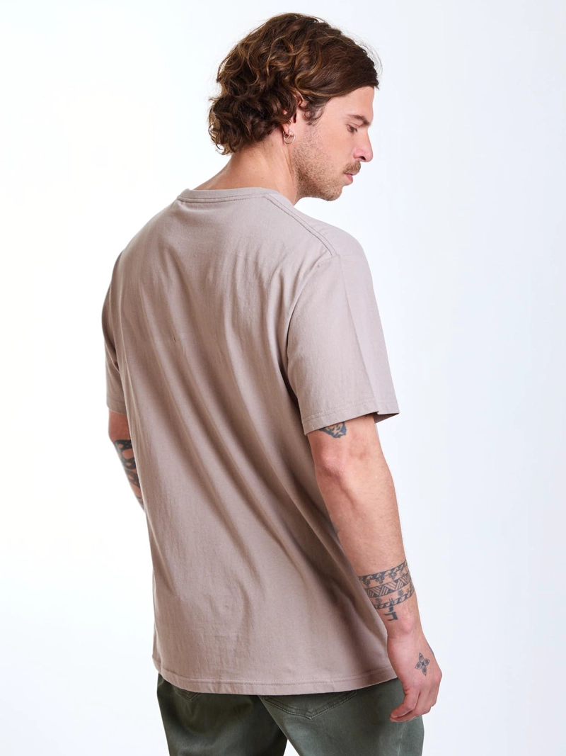 POLERA MC VENICE BEIGE HOMBRE MAUI AND SONS - 2