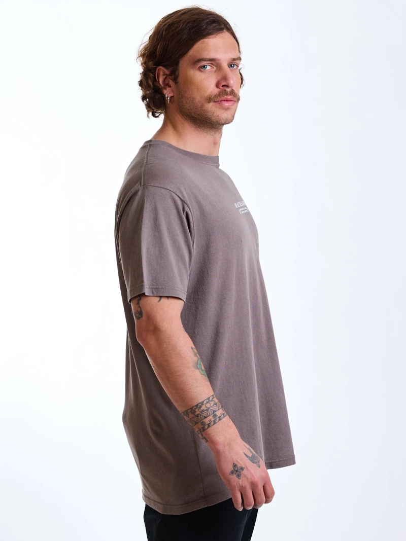 POLERA MC RETRO FADE CAFE  HOMBRE MAUI AND SONS - 3