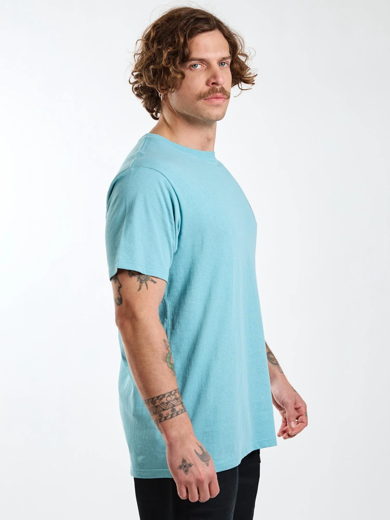 POLERA MC OCEAN CELESTE HOMBRE MAUI AND SONS - 3