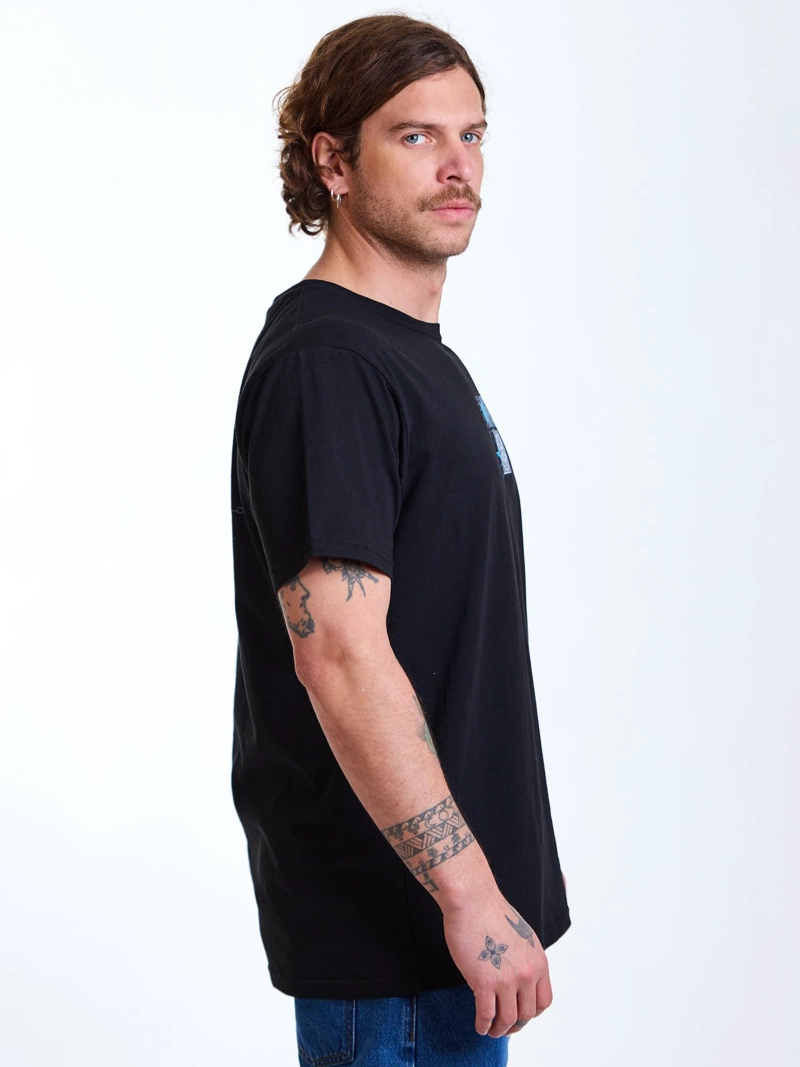 POLERA MC SUNSETS NEGRO HOMBRE MAUI AND SONS - 3