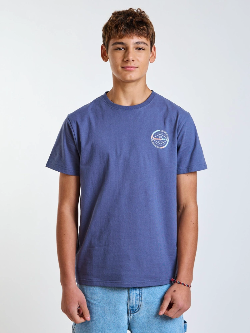 POLERA MC BADGE CELESTE INFANTIL MAUI AND SONS - 1