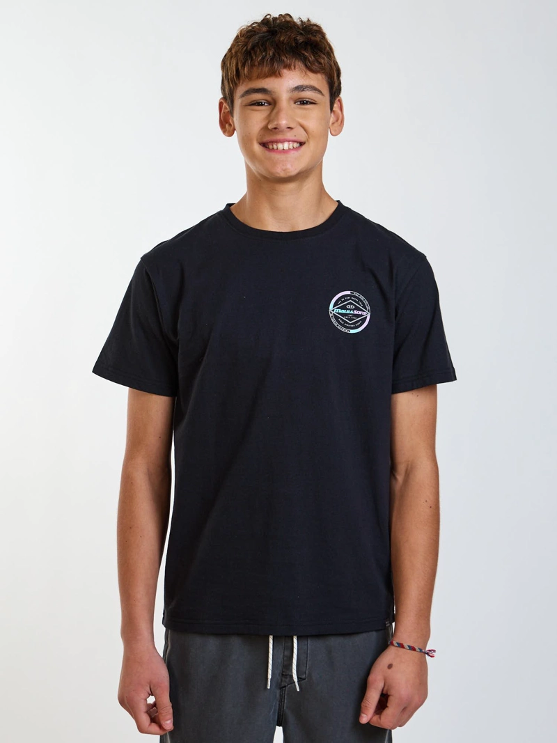 POLERA MC BADGE NEGRO INFANTIL MAUI AND SONS - 1