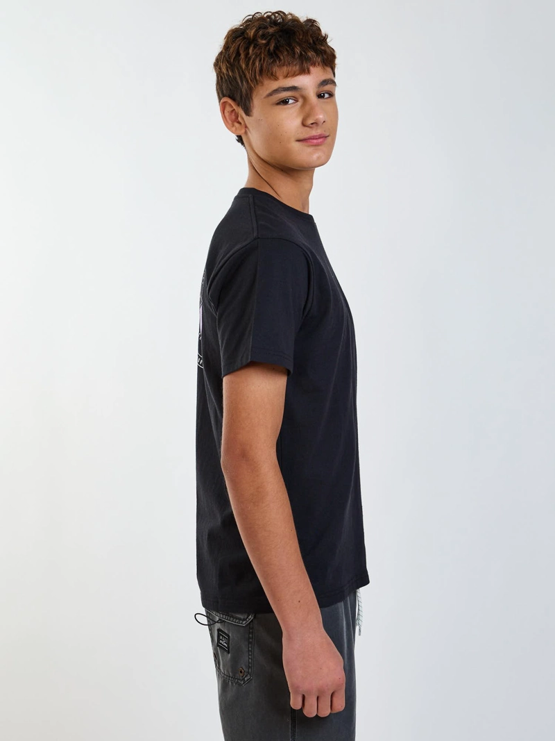 POLERA MC BADGE NEGRO INFANTIL MAUI AND SONS - 3