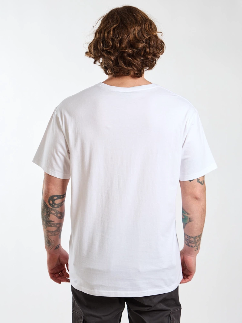 POLERA MC COASTAL BLANCO HOMBRE RUSTY - 3