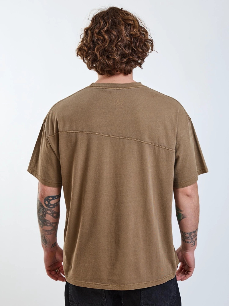 POLERA BOXY REALLITY FAB BEIGE HOMBRE VOLCOM - 2