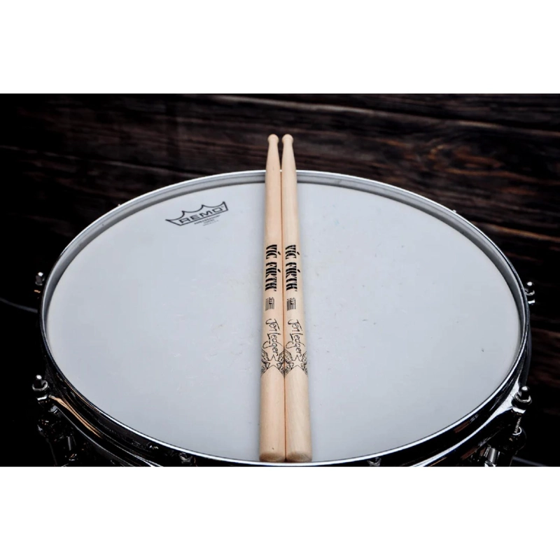 BAQUETA VIC FIRTH BATERÍA SERIE AUTOGRAFIADOS/JEN LEDGER SLED - 5