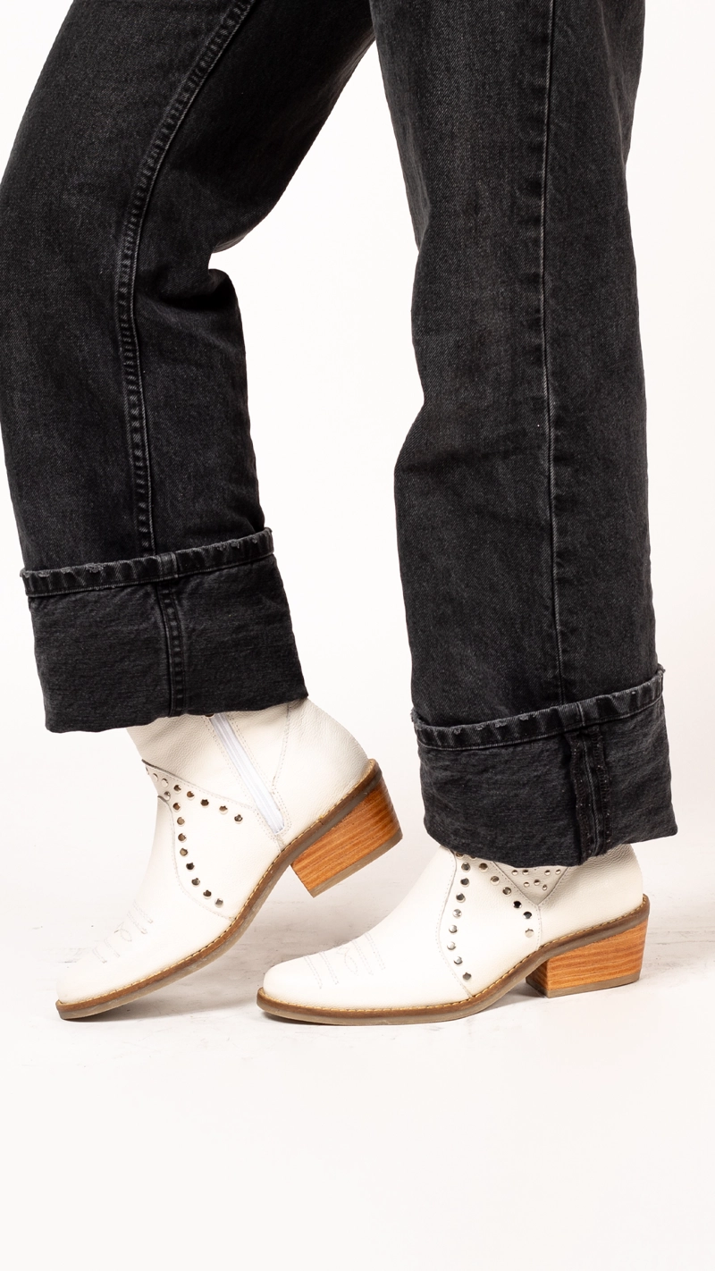 BOTIN BECKY BLANCO PLATA EXOTICA - 2
