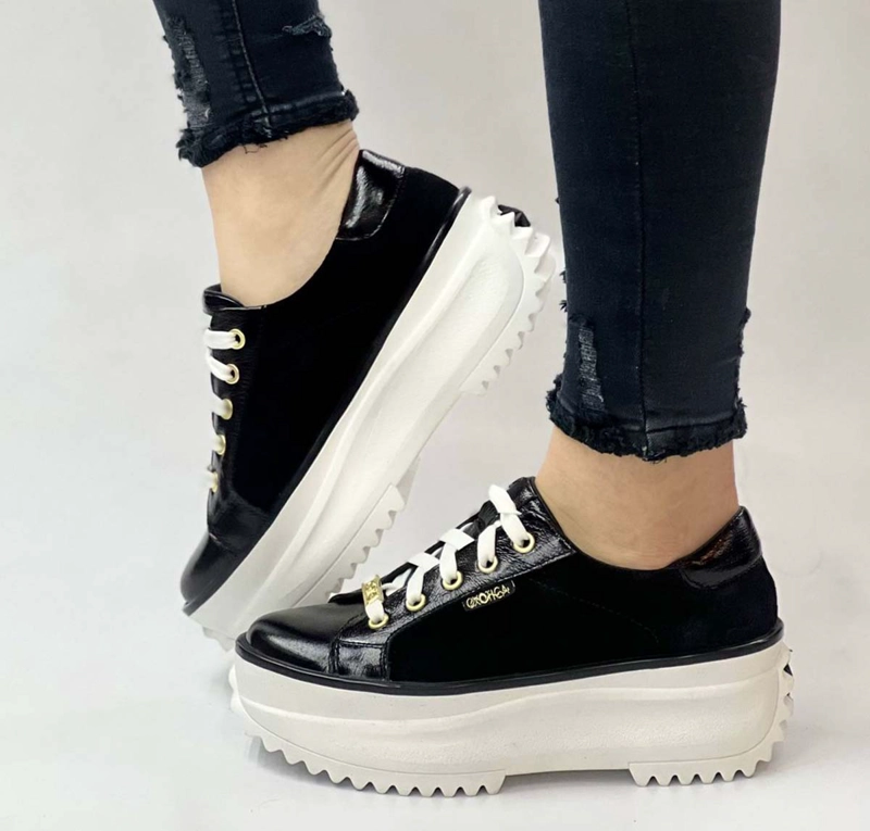 ZAPATILLA ARIEL RENO NEGRO CHAROL NEGRO EXOTICA - 1