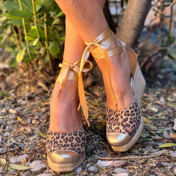 SANDALIA FLORA ANIMAL PRINT DORADO EXOTICA - 2