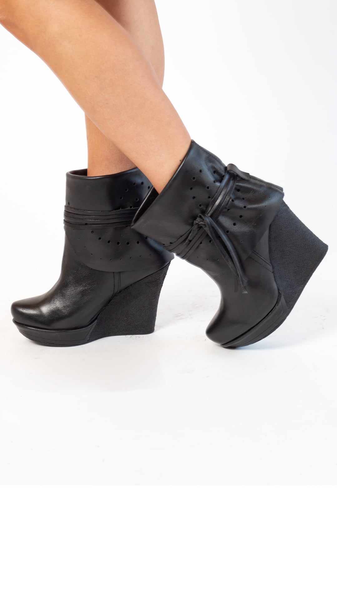 BOTIN ELEANA CUERO NEGRO EXOTICA - 1