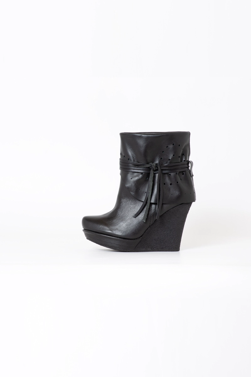 BOTIN ELEANA CUERO NEGRO EXOTICA - 3