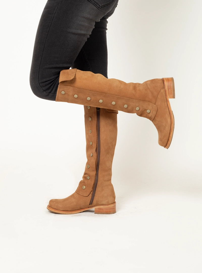 BOTA EMY NOBURO AVELLANA EXOTICA - 1